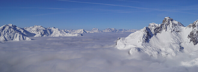 Über den Wolken am Arlberg. An der Grenze von Tirol und Vorarlberg.