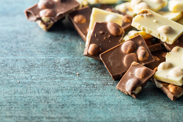 Nutty white and dark chocolate with hazelnuts.