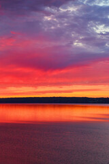 Fototapeta na wymiar Sunset colors on lake