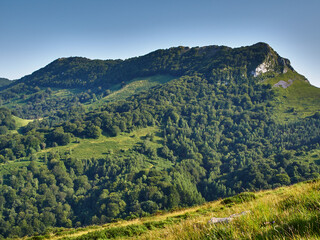 Naklejka premium Paisajes durante la subida al monte Ernio