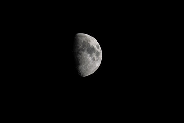 Luna creciente con cielo negro, recursos para páginas web, luna noctuna