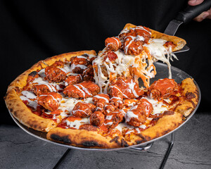 Exquisite boneless pizza with buffalo and cheese.