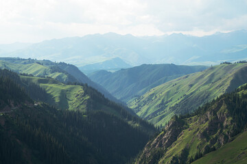 Naklejka premium Mountains with a cloud day.