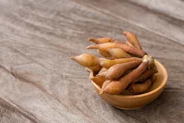 Finger root on table