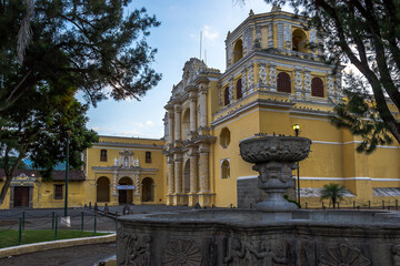 Obraz premium View of La Merced baroque church during a peaceful and beautiful sunrise in the colonial city of Antigua Guatemala, Central America