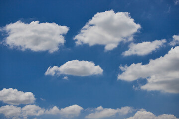 Naklejka na ściany i meble 夏の綺麗な青空と白い雲の風景