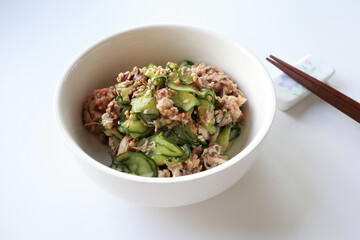 サバ缶ときゅうりの和え物