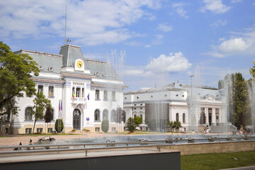 Curtea de apel in Pitesti on a sunny day.