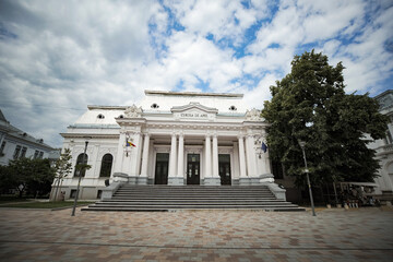 Curtea de apel in Pitesti on a sunny day.