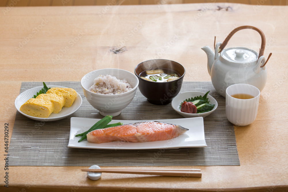 Canvas Prints 焼き鮭の和朝食、焼き魚、雑穀米、日本食