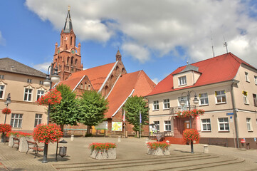 Widok placu miejskiego w Dobrej, Polska