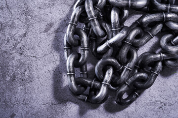 Metal chain link