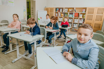 Fototapeta na wymiar Elementary school students learning in the classroom