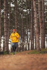 Obraz premium Man jogging in the park