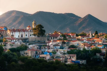 Tragetasche Beautiful view over Lefkara Village and Troodos Mountains at the background in Larnaca district, Cyprus © Evgeni