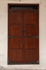 Obraz premium antique doors in the houses of Morella