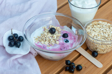 Blackcurrant for skin care. Facial mask ingredients: blackcurrant berries, yogurt, oatmeal.