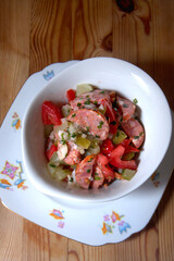 Sommerlicher Regensburger Wurstsalat  
