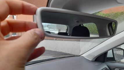 Specchietto retrovisore della macchina del tassista