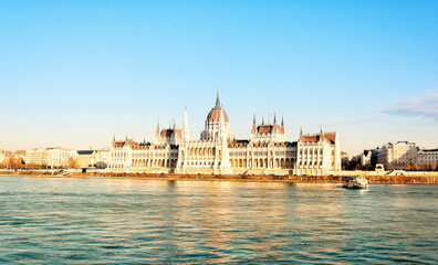 Obraz premium Hungarian Parliament Building, Budapest, Danube river