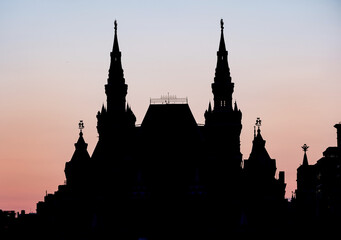 Obraz premium silhouette of the building on the red square