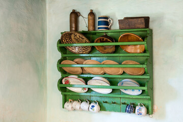 Antikes Wandregal für Küchengeschirr