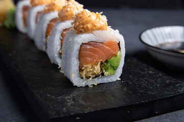 sushi roll de salmon