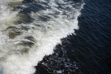 wave from boat motor