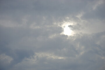 Sun Rays Through Clouds - 雲の合間から見える太陽