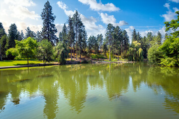 Fototapeta na wymiar Lush trees at the edge of the Manito Park Mirror or Duck pond in Spokane, Washington, USA