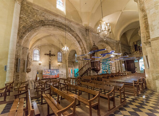 Intérieur de l'église Notre-Dame de Romingier à Manosque, Alpes-de-Haute-Provence, France