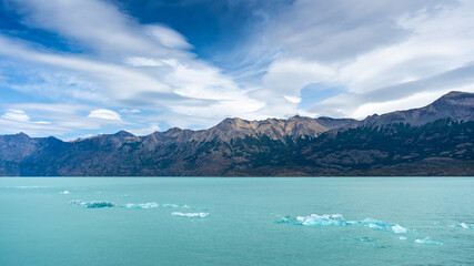 Lago Argentino and small icebergs