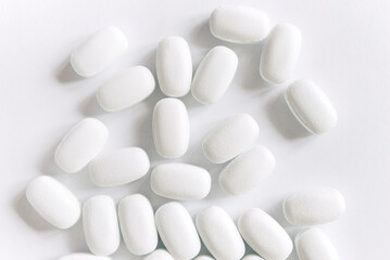 Obraz na płótnie Canvas White pills on a White background. Healthcare and medicine. 