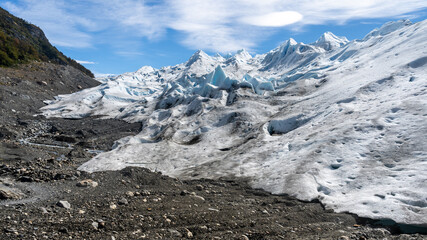 Fototapeta na wymiar Glacier Perito Moreno and the mountain