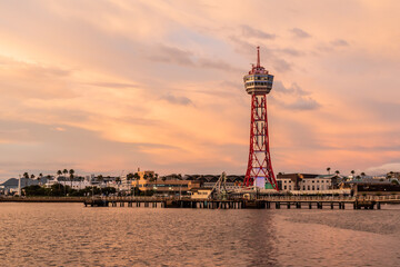  博多埠頭雲のある夕焼けの風景