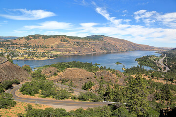 Fototapeta na wymiar The Rowena Road Loops at the Columbia River Gorge, Oregon