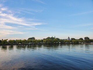 Obraz premium river in the city