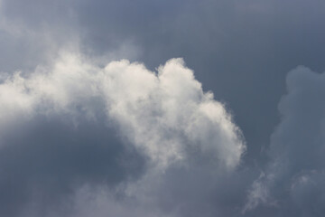 Obraz premium Clouds illuminated by the sun in bad weather