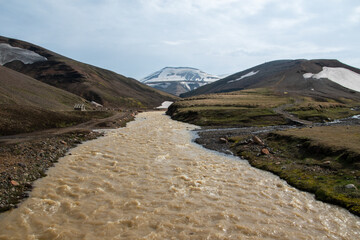 Der Fluss Jökuklvisl im Hochland von Island im Hochtemperaturgebiet Hveradalir am Kerlingarfjöll.