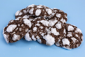 heap of chewy chocolate crinkle cookies with confectioners sugar