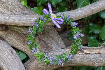 Kranz mit Lavendel-Blüten und Buchs als romantische Dekoration