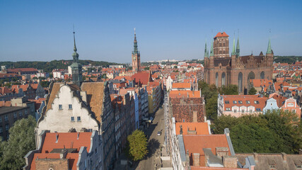 Obraz premium Beautiful scenery of the old town in Gdansk over Motlawa river at dawn, Poland.