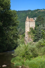 Fototapeta na wymiar Le château de Lavoûte-Polignac sur les bords de la Loire