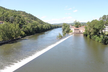 Cahors, cascade sur le Lot au Pont de Valentré