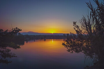 Naklejka premium sunset over lake