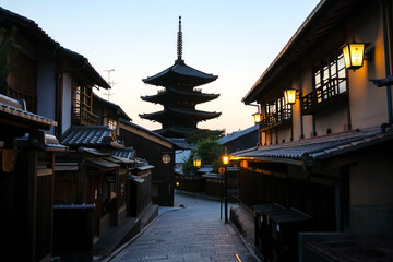 Fototapeta premium 京都市 夕暮れ時の八坂の塔