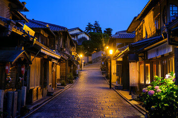 Fototapeta premium 京都市 日没の二寧坂（二年坂）