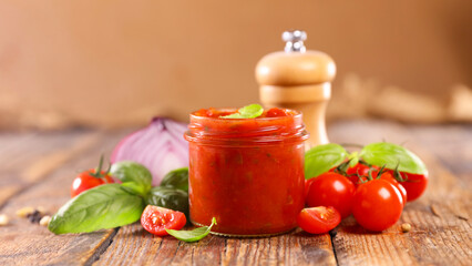 fresh tomato sauce with basil