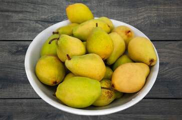 pears in a bowl on a wooden table