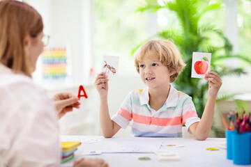 Kid learning to read. Phonics flash cards.